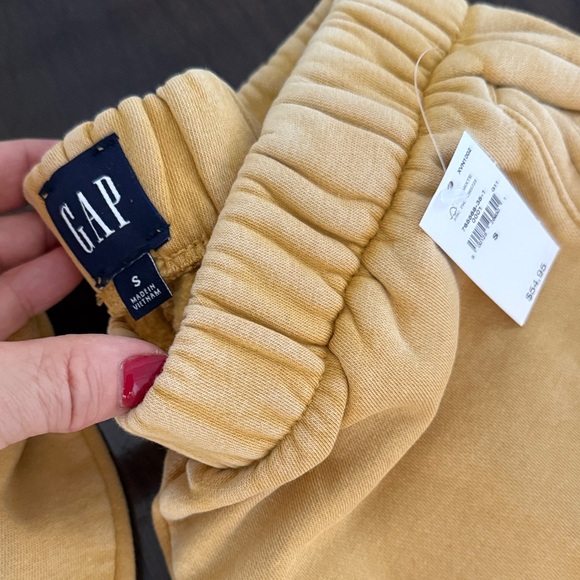 GAP Golden Yellow Sweatshirt and Joggers Set Small New - Picture 4 of 5